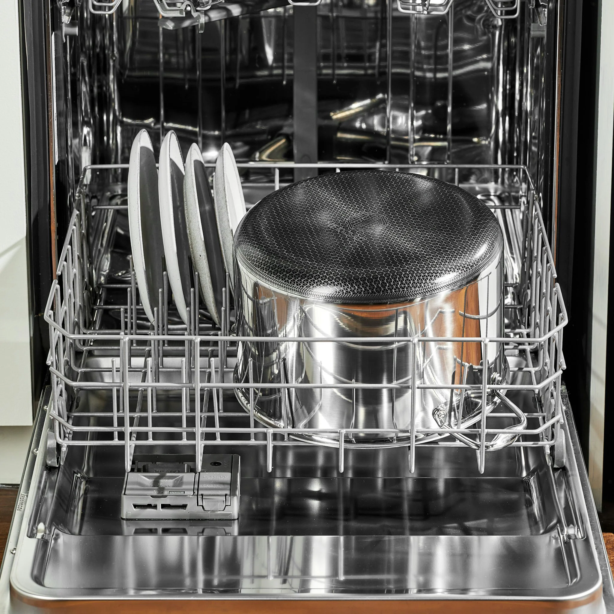 Hybrid Stock Pot with Lid, 10-Qt - Image 7